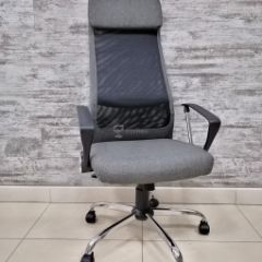 Кресло Barneo K-116 для персонала (серая ткань, черная сетка) в Миассе - miass.mebel24.online | фото 1
