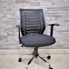 Кресло Barneo K-138 для персонала (черная ткань черная сетка) в Миассе - miass.mebel24.online | фото