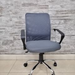 Кресло Barneo K-147 для персонала (серая ткань и сетка) в Миассе - miass.mebel24.online | фото