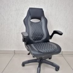 Кресло геймерское Barneo K-37 (черная кожа серые вставки) в Миассе - miass.mebel24.online | фото